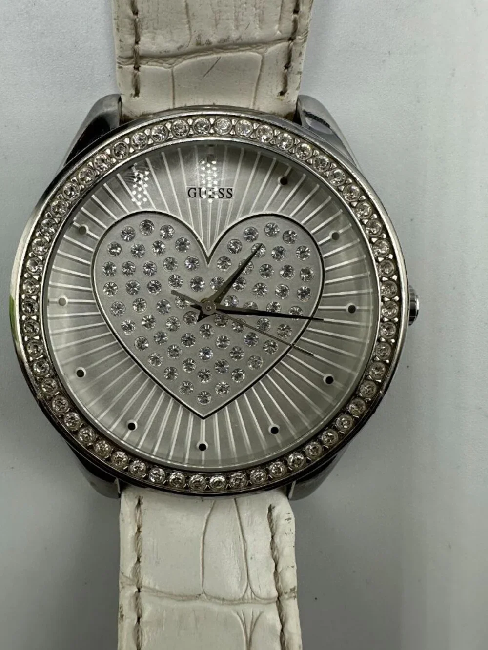 Guess Watch Women Silver Tone Heart Dial White Leather Band New Battery 9.5 Inch